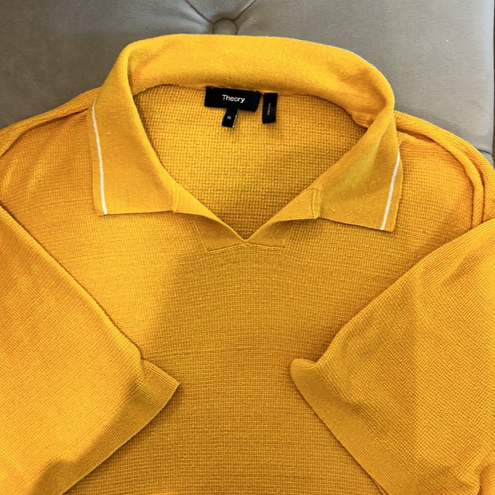 Theory men’s knit top - Picture 2 of 3
